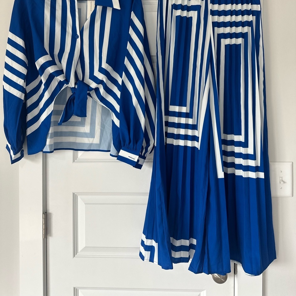 Commense Blue and White Striped 2 piece set - Picture 5 of 8
